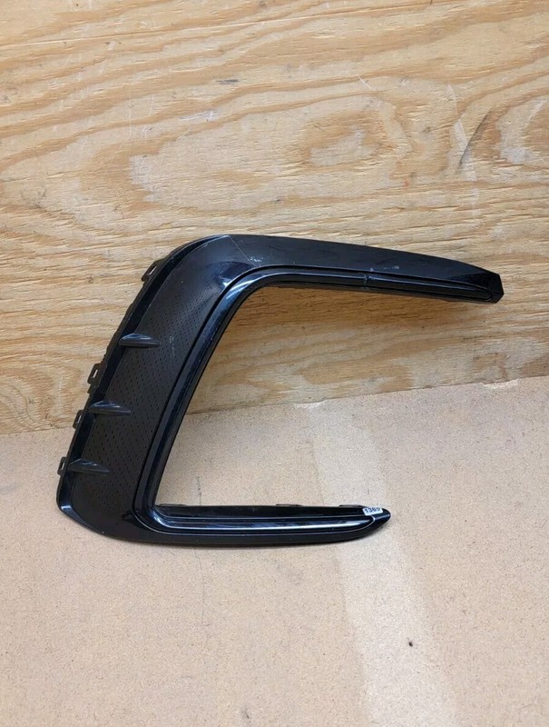 2018 2019 -2021 VOLKSWAGEN TIGUAN R LINE FRONT RH RIGHT FOG LIGHT TRIM COVER OEM