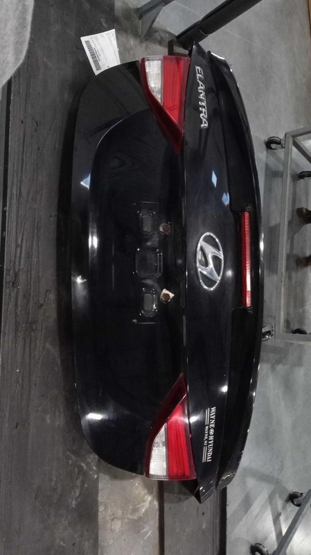 Used Deck Lid fits: 2016 Hyundai Elantra Sdn w/o spoiler w/keyless entry without