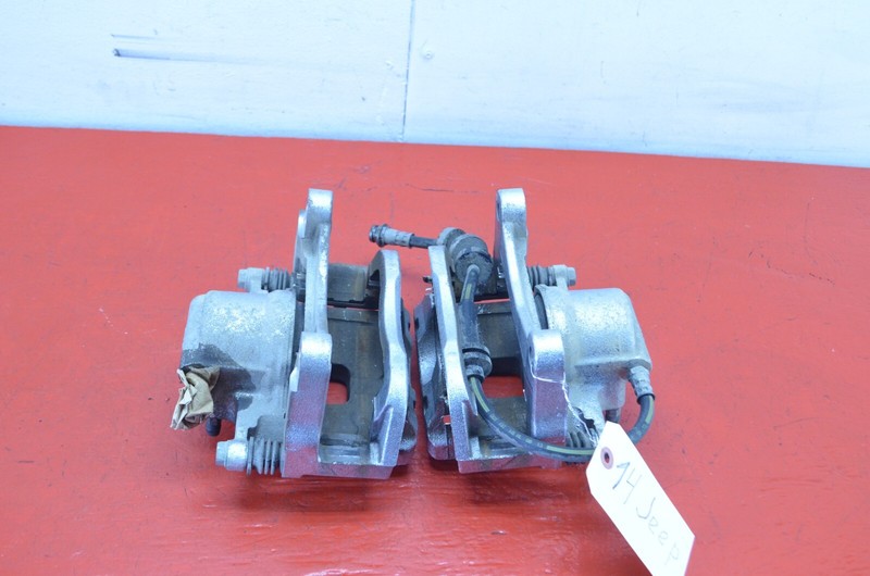 14-20 JEEP CHEROKEE FRONT LEFT / RIGHT BRAKE CALIPER SET OEM