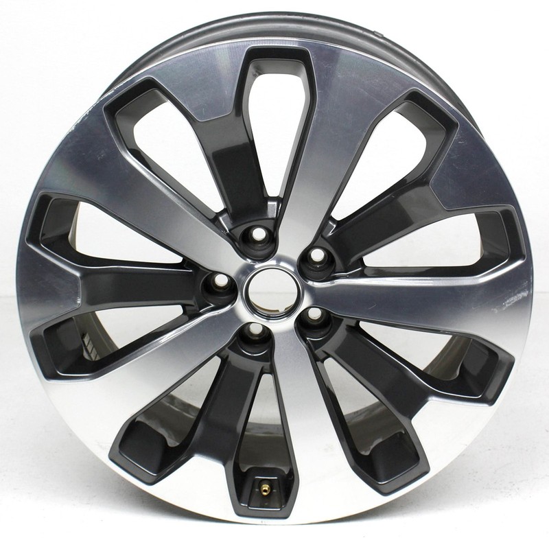 OEM 20 Inch Wheel For KIA Telluride 52910-S9510 Scratches and Scuffs