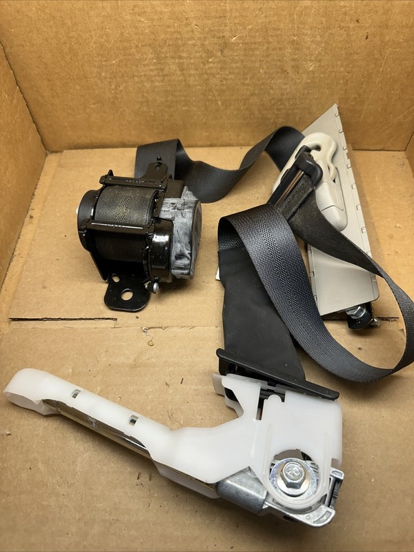 2013-2018 Nissan Sentra Front Right Passenger Side Seat Belt Seatbelt Retractor