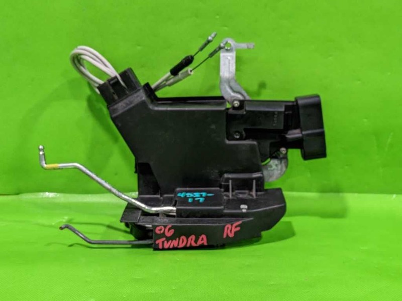 04 05 06 TUNDRA CREW CAB RIGHT FRONT DOOR LOCK LATCH ACTUATOR OEM 4537-17