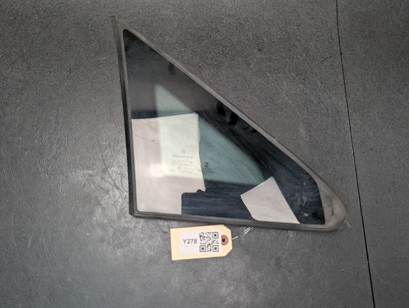 Right A-Pillar Vent Glass 2017 Mercedes Metris 4476730405 2016 2018 2019 - 2023
