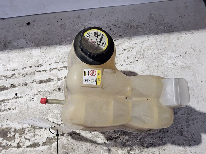 Coolant Reservoir Fits 04-08 FORD F150 PICKUP 3410821