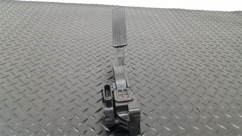 10-17 Chevrolet Equinox Accelerator Gas Pedal OEM 84022579