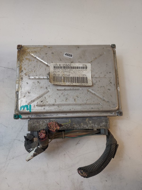 03-06 Chevrolet Silverado Sierra 5.3L Engine Computer ECU 12586242 12583660 OEM