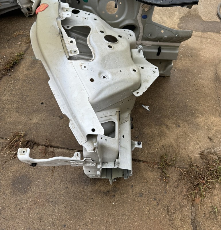 2018- 2023 TESLA MODEL 3 FRONT RIGHT BODY APRON RAIL CUT