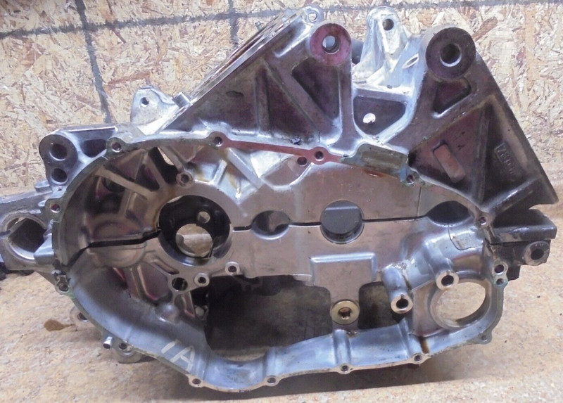 2000 honda VFR 800 VFR800 Interceptor Engine Cylinder Jugs Case Casing Crank 01