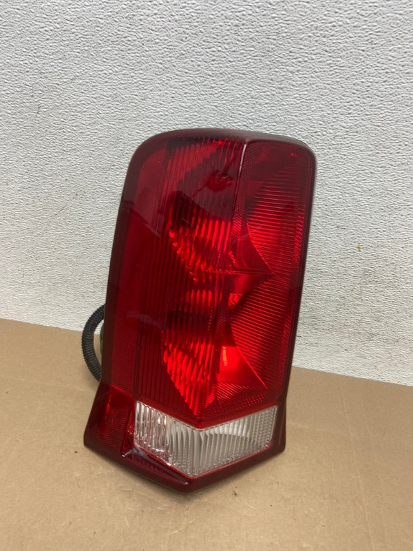 2002 to 2006 Cadillac Escalade Left Driver Side Tail Light OEM AE4919 LK