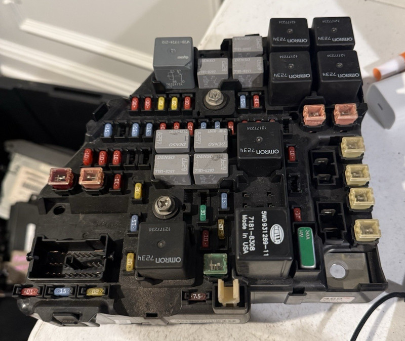 15869078 Cadillac CTS 2003-2007 Fuse Box Relay Junction Unit Module 1L5 353 B6