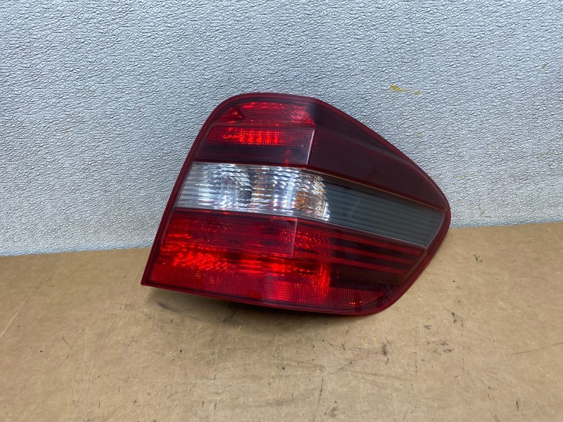 2009 to 2011 Mercedes ML350 ML-Class Right Passenger RH Tail Light X4792 DW