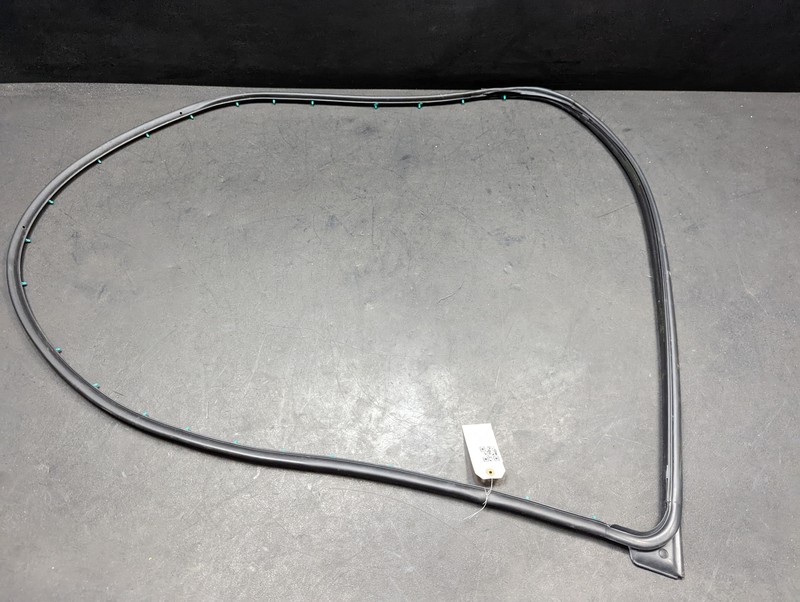 Front Right Door Weatherstrip 2019 Chevrolet Sonic 42621016 2012-2017 2018 2020