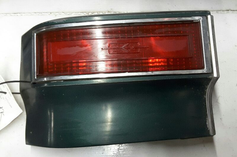 77 CUTLASS L. TAIL LIGHT EXC. SW 2 DR W/O HORIZONTAL BAR 85998