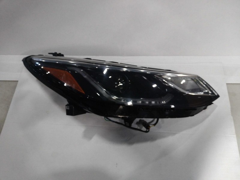 Used Right Headlight Assembly fits: 2017 Chevrolet Cruze VIN B 4th digit New Sty