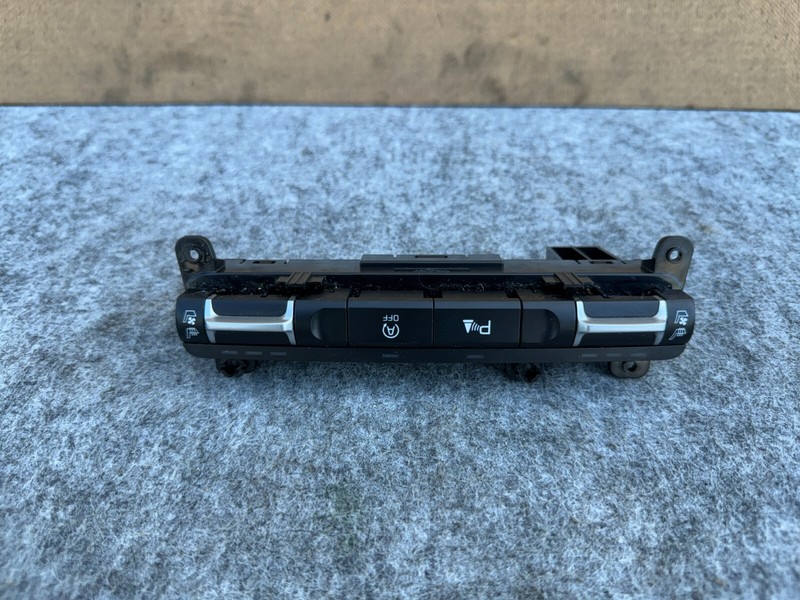 KIA STINGER 18-21 OEM CONSOLE SEAT HEAT COOL PDC SENSOR TRACTION SWITCH PANEL