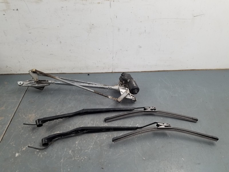 2010 Chevy Corvette C6 Grand Sport Windshield Wiper Motor / Arms#4361 Y5