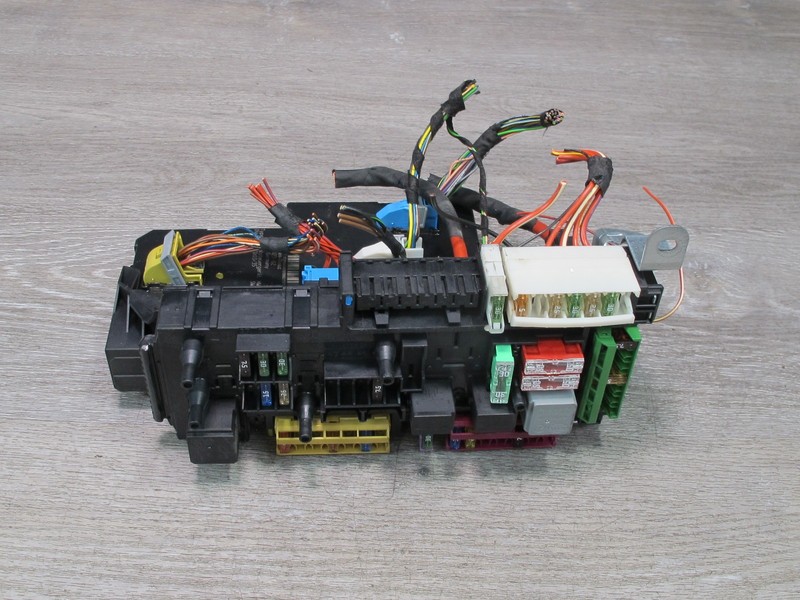 2012-2016 MERCEDES R172 SLK REAR SAM MODULE RELAY FUSE BOX ASSEMBLY 1729060105