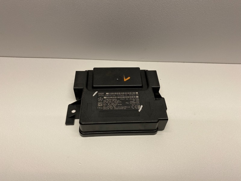 2014-2019 JEEP CHEROKEE KEYLESS ENTRY CONTROL MODULE OEM