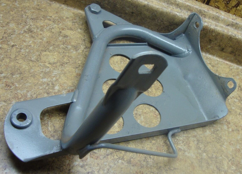 98 Yamaha Blaster YFS200 YFS 200 Left Foot Peg Floorboard Pedal Mount 1998