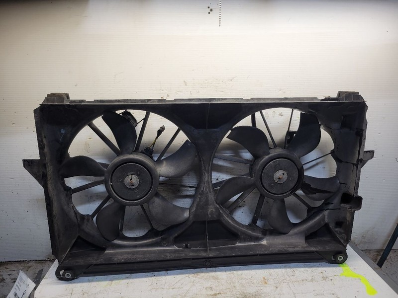 Radiator Fan Motor Assembly Dual Fan Fits 10-14 ESCALADE 1676390