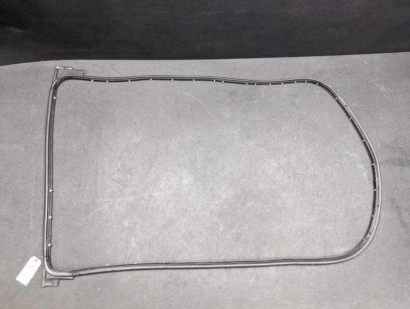 Rear Left Door Weatherstrip 2019 GMC Yukon XL 23277121 2015 2016 2017 2018 2020
