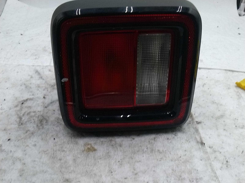 2021 Jeep Wrangler Right Tail Light Assembly Blue 680447 Used 34k Miles