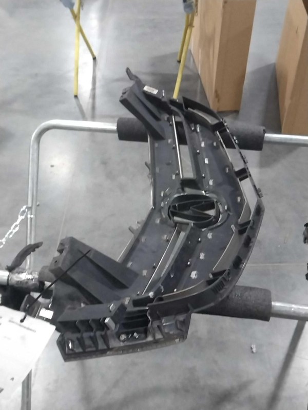 2008 Acura MDX Black Grille OEM Used - Chipped Tab, 214k Miles, 75100STXA01