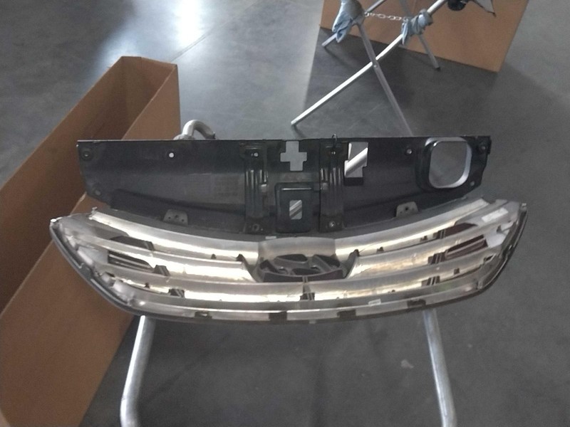 2018 Hyundai Santa Fe Grille OEM Grey 4DR SUV 863514Z500 67K Miles