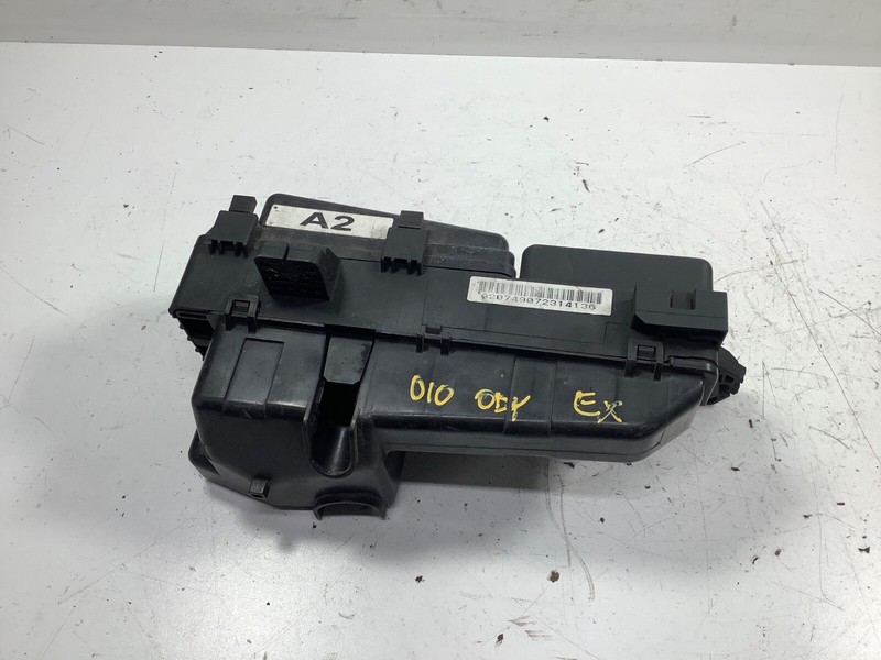 05-010 Honda Odyssey Engine Fuse Box OEM