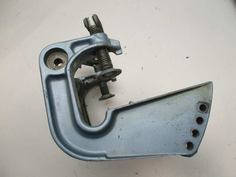 0391950 0329909 OMC Midsection Evinrude Johnson 4-8 Hp PORT & STBD Stern Bracket