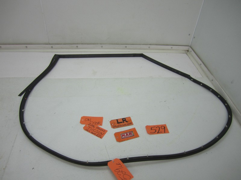 for 05-09 TUCSON LEFT DRIVER BACK REAR DOOR PANEL RUBBER SEAL WEATHER STRIP