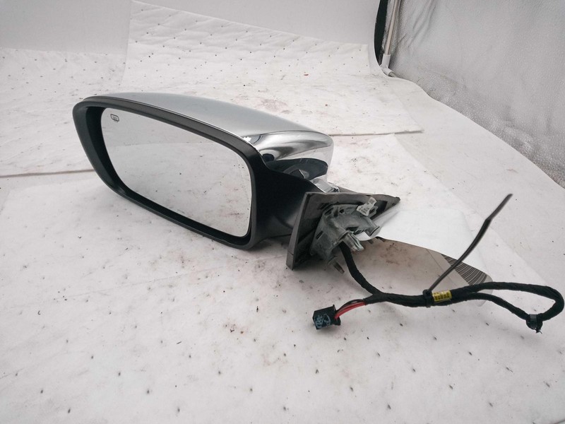 Used Left Door Mirror fits: 2021 Chrysler 300 Power heated chrome housing w/o me