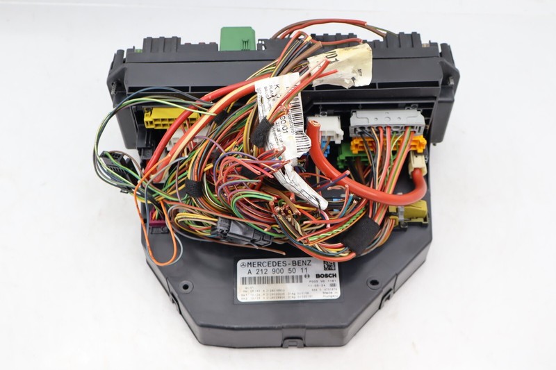 10-20 Mercedes W204 C250 CLS550 SLK250 E350 Front SAM Module Relay Fuse Box OEM
