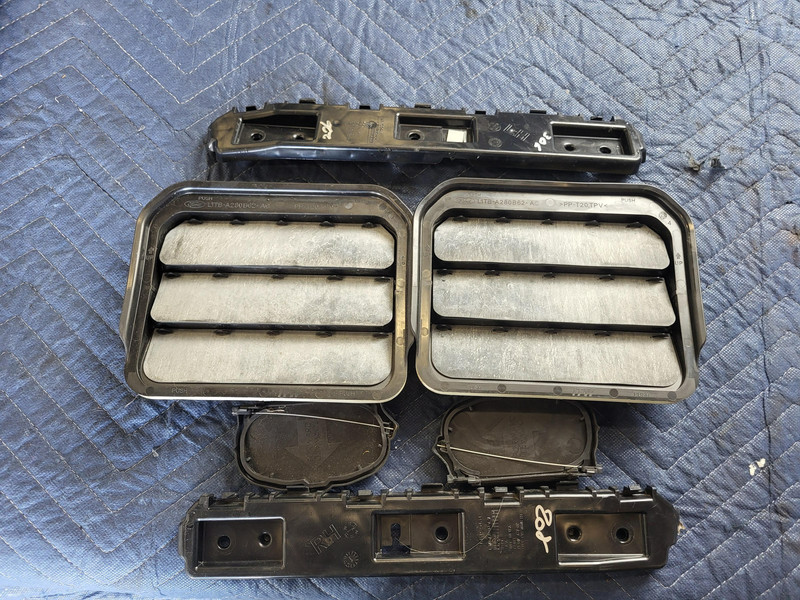 Used Oem Lincoln Rear Bumper Brackets & Quarter Pressure Vents 2020-2025 Corsair