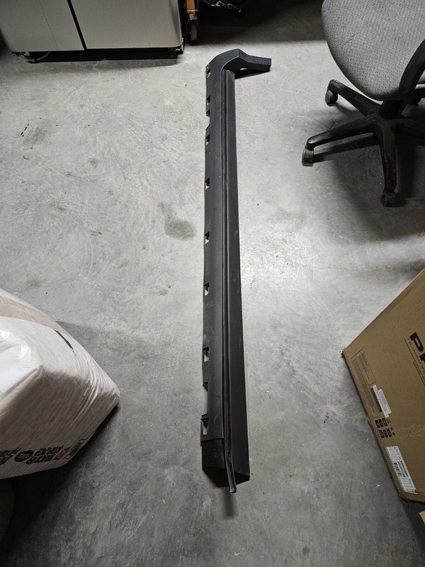 2013-2016 Ford Escape Passenger Rocker Panel Moulding CJ5Z-7810176-AB OEM.