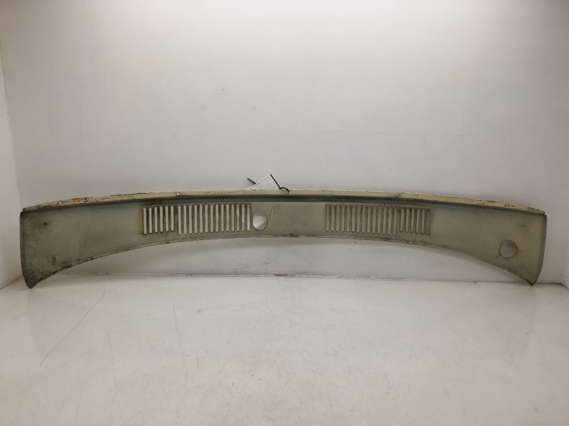 85 86 87 88 89 Toyota Pickup Cowl Vent Panel