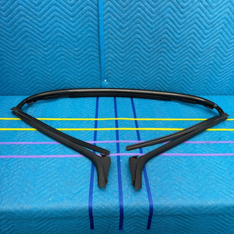 2007–2014 Audi TT Roadster Convertible Windshield Seal OEM 8J7845353