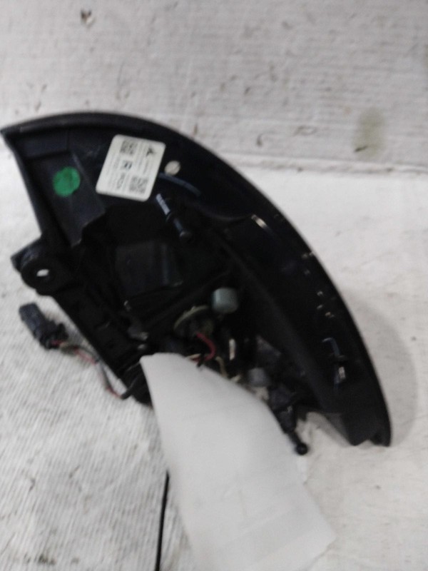 2017 Chrysler Pacifica Right Tail Light Assembly Grey OEM Used 627644