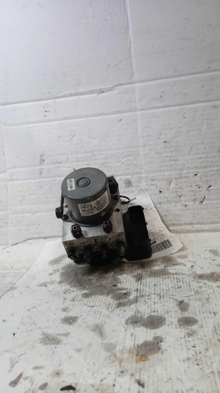 2015 KIA SORENTO ABS Pump and Motor Assembly OEM 589201U000 114K Miles