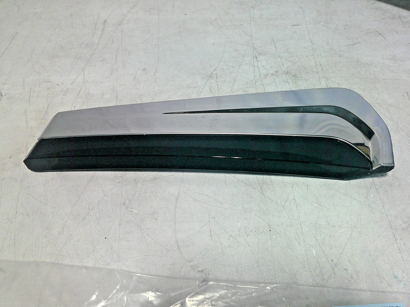 2021-2024 Chevy Suburban Left Driver Quarter Panel Molding/Trim Factory Original