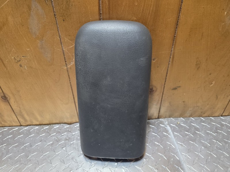 02-09 Trailblazer Envoy 02-04 Bravada Center Console lid arm rest armrest grey