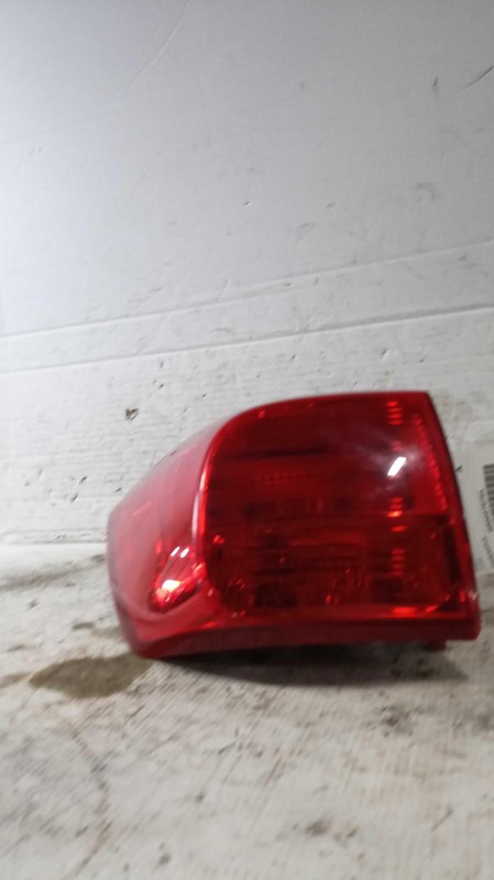 2016 KIA Sedona Left Tail Light Assembly Silver 45896 Used 117K Miles