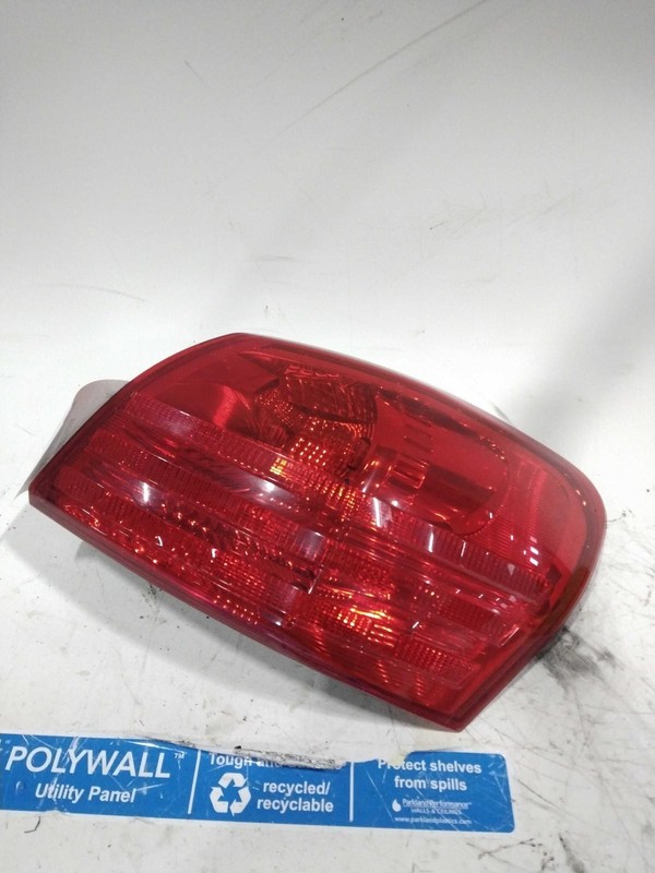 2011 Nissan Rogue Right Tail Light Assembly Red OEM 418447 67K Miles