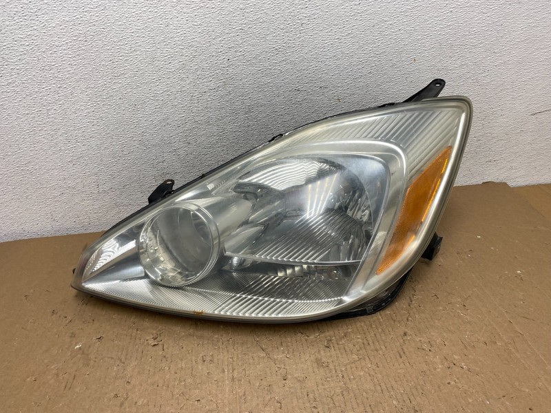 2004-2005 Toyota Sienna Left Driver LH Side Halogen Headlight AD8805 DW