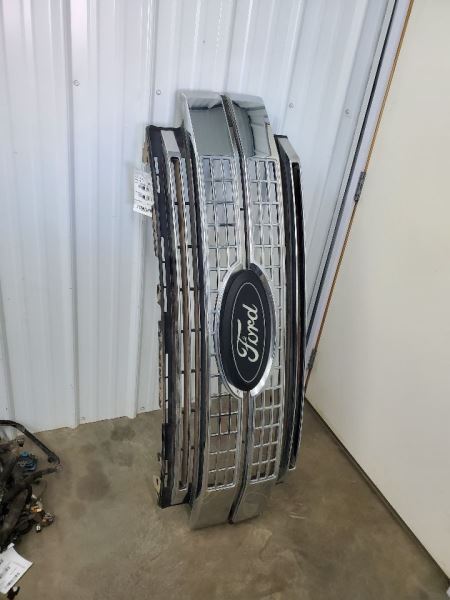 Grille XL Chrome Center Bars Open Ends Fits 17-19 FORD F250SD PICKUP 286246