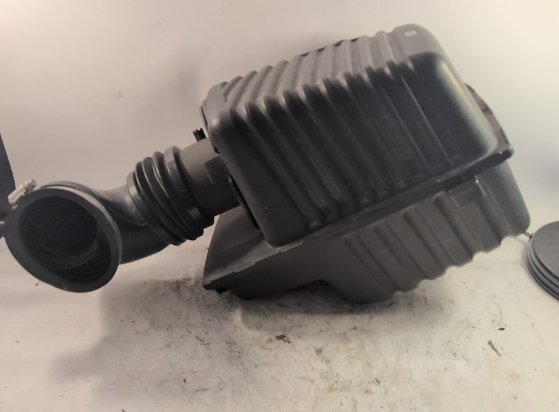 2002 Chrysler Sebring Air Intake Cleaner Filter Box 2.7L OEM