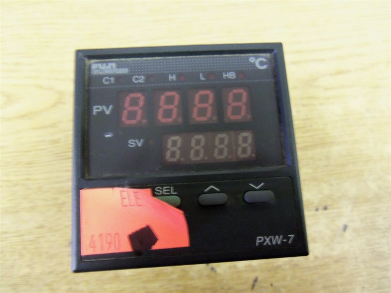 Fuji Electric PXW-7 Termperature controller NAB1-8V000 8F4136T *FREE SHIPPING*