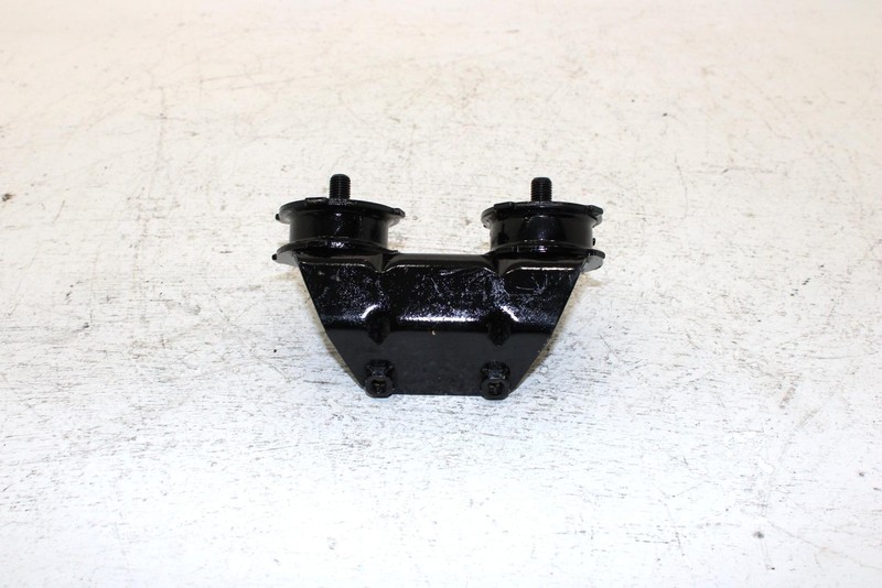 87 Yamaha Exciter 570 L/c Oem Rear Upper Motor Mount 82M-21425-00-00 SY18