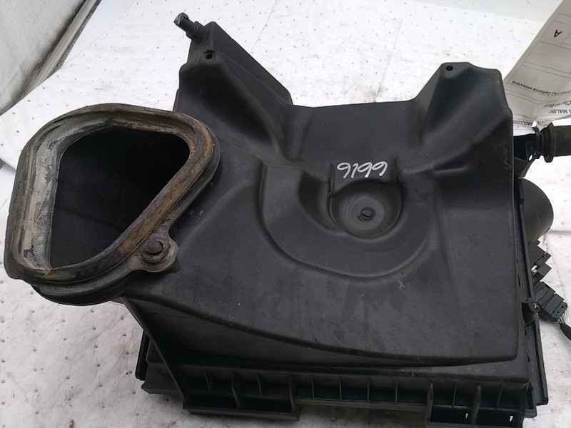 Used Air Cleaner Assembly fits: 2016 Chevrolet Malibu VIN 1 4th digit Limited 2.