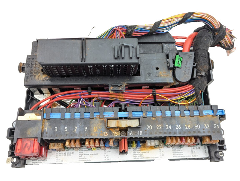 2004-2010 BMW X3 E83 3.0 Interior Front SAM Fuse Box Relay Fuses 8364542 OEM